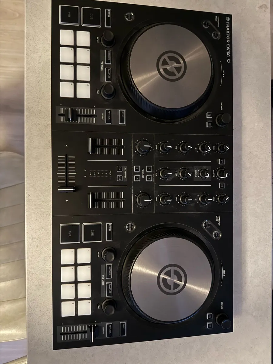 Traktor S2 mk3 DJ decks - Image 1