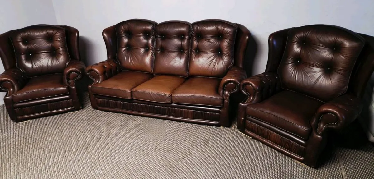 Chesterfield suite - Image 1