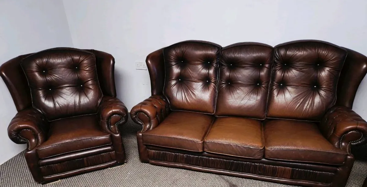 Chesterfield suite - Image 3