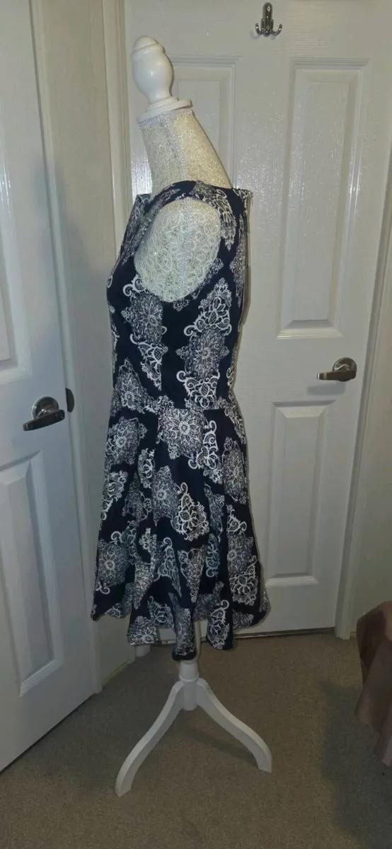Mandi Navy White Baroque Skater Dress Size 12 New - Image 2