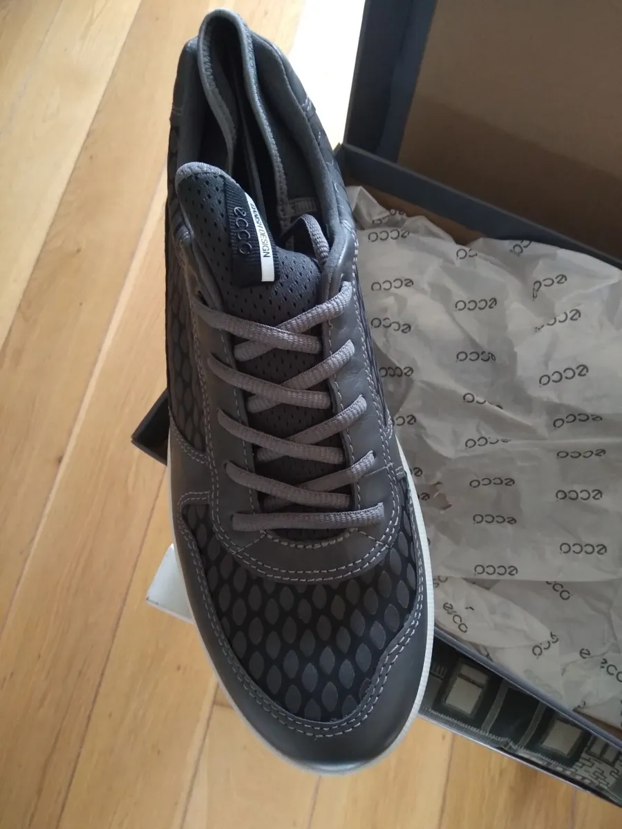 Mens Echo Shoes Runners Brand New - Image 2