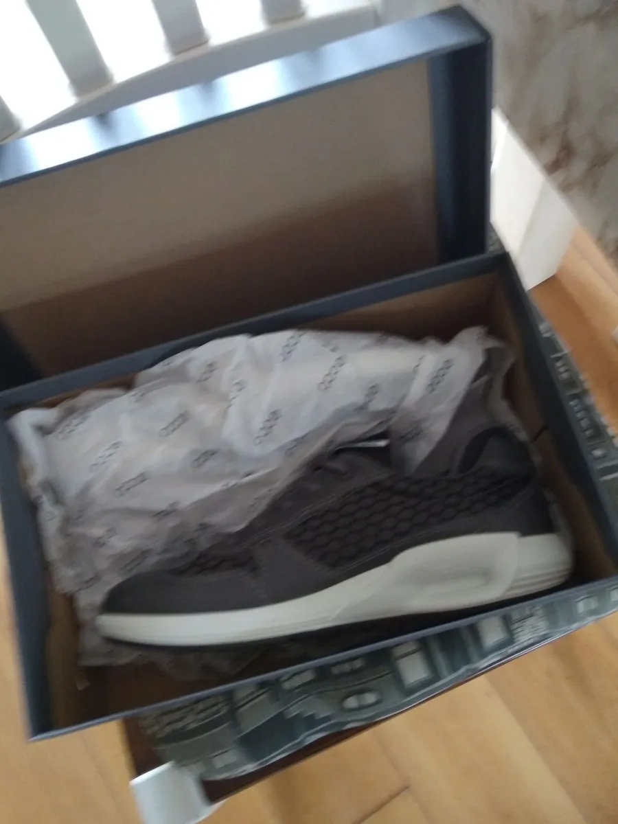 Mens Echo Shoes Runners Brand New - Image 4