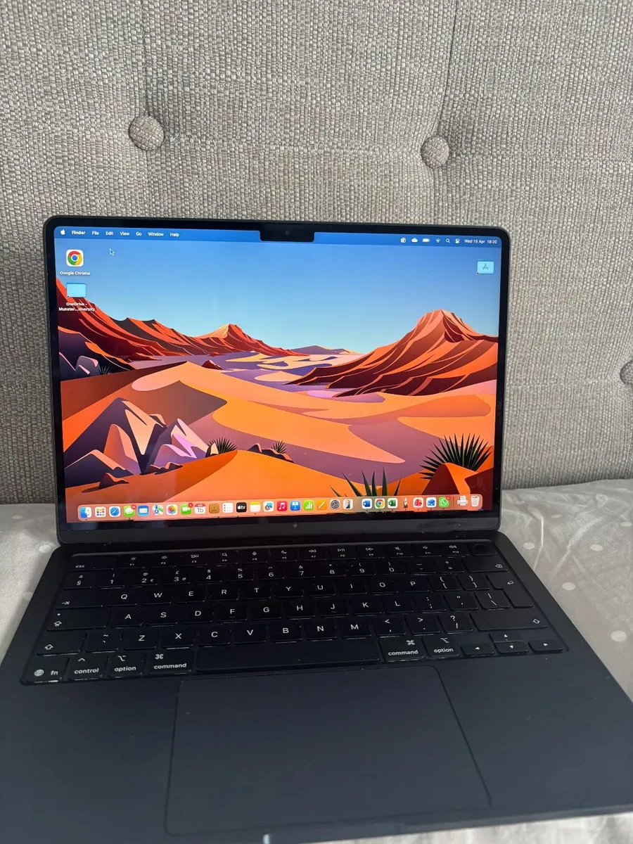 Macbook Air 13.5 inch M4 Chip - Image 1