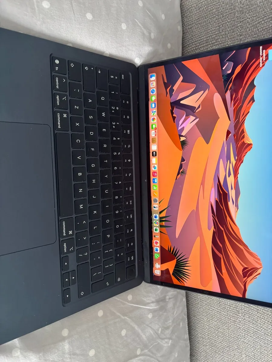 Macbook Air 13.5 inch M4 Chip - Image 2