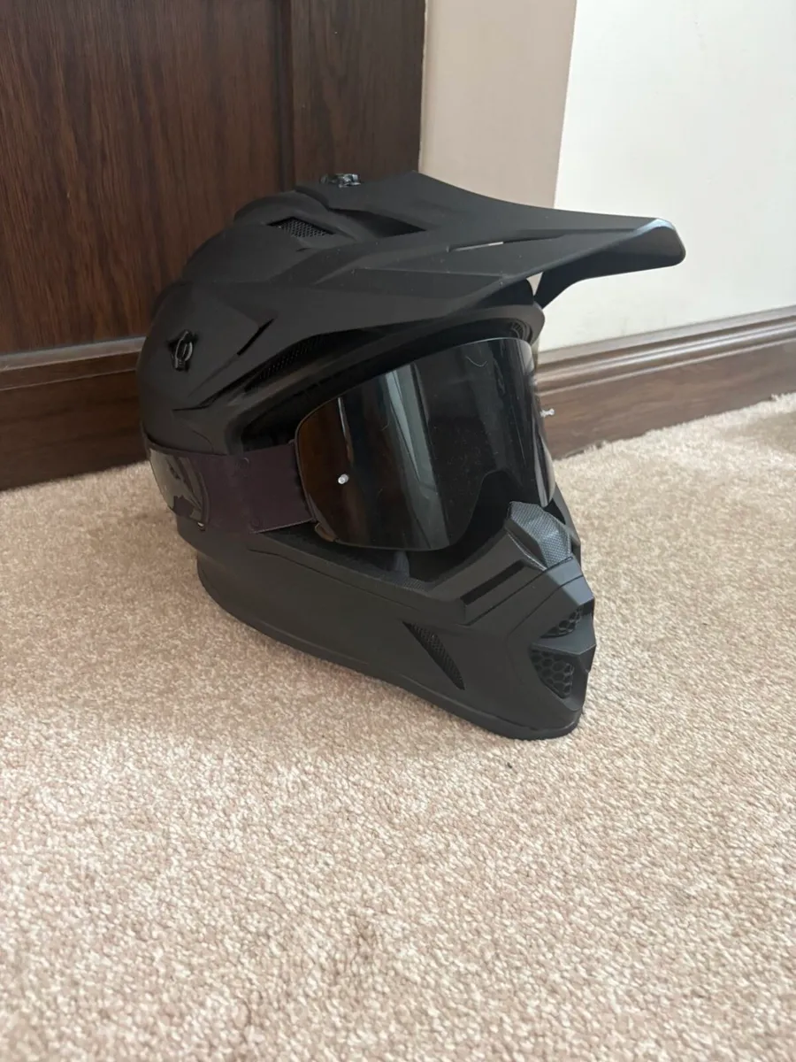 Motocross helmet - Image 1
