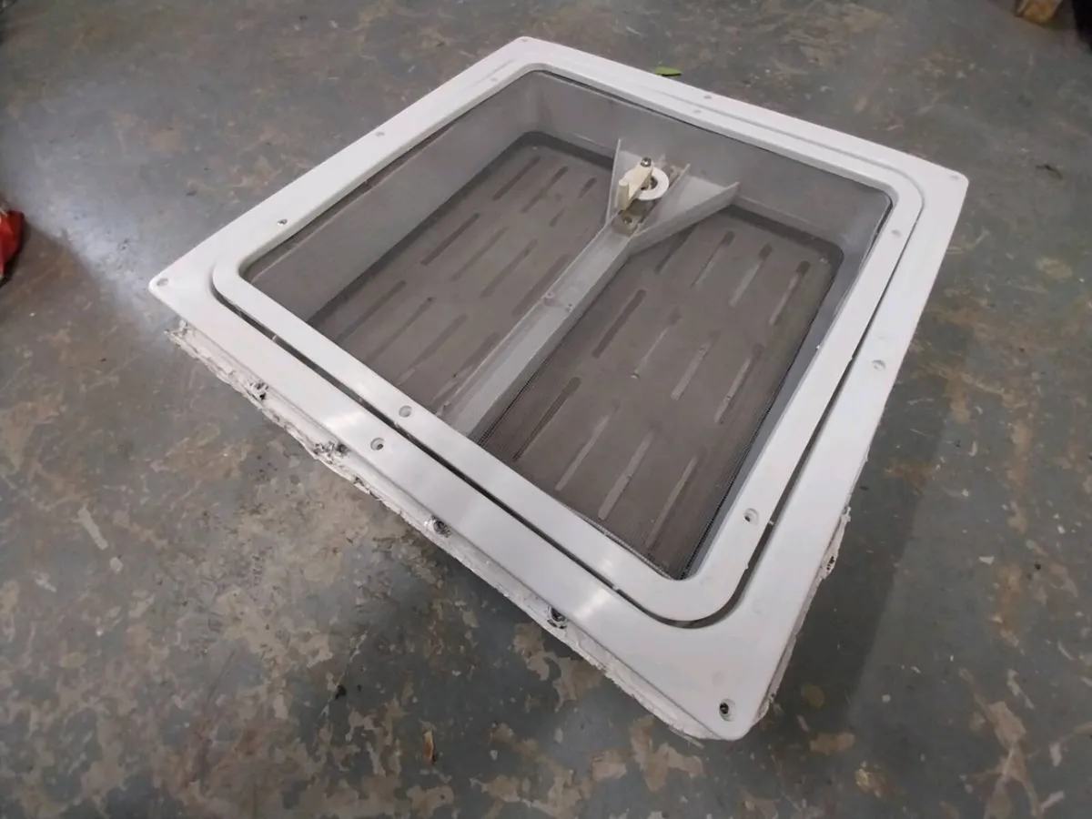 Camper roof skylight - Image 2