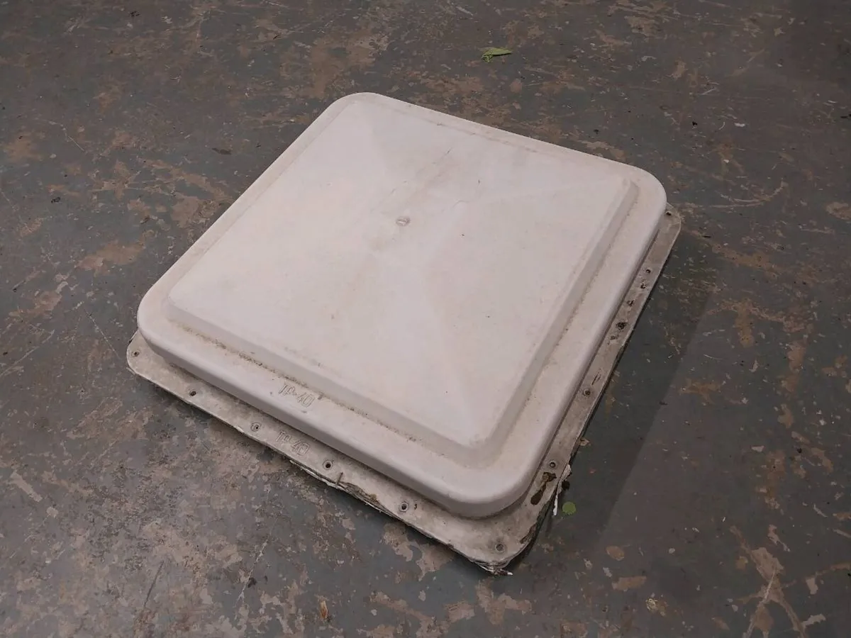Camper roof skylight - Image 1