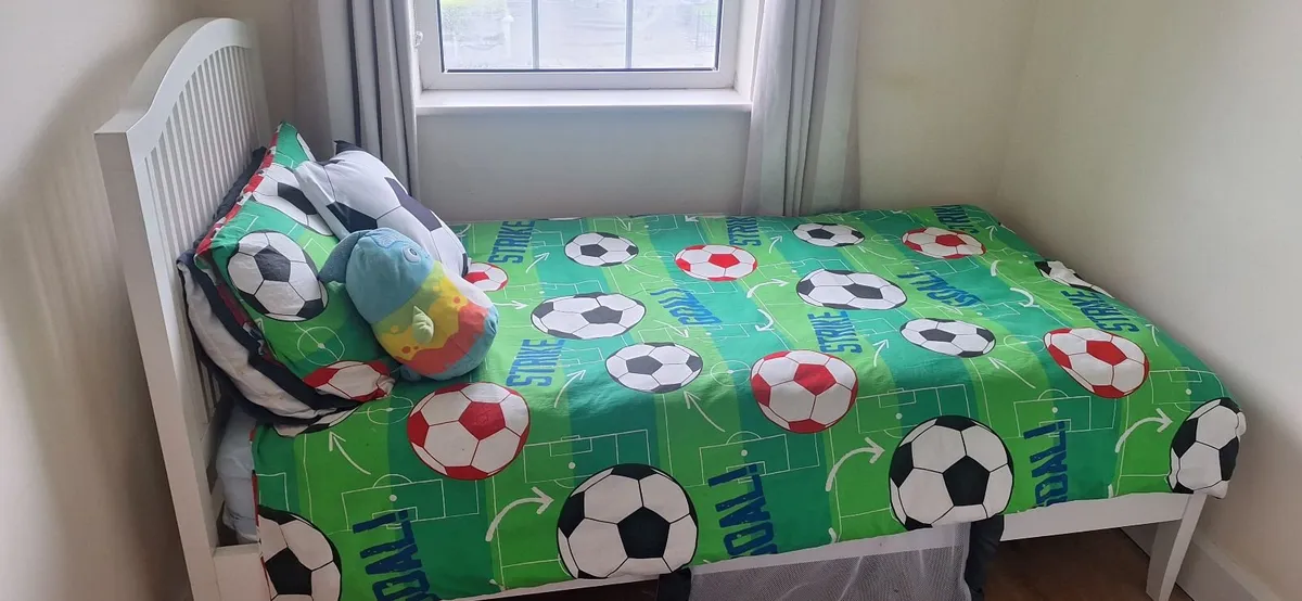 White single bed - Image 1
