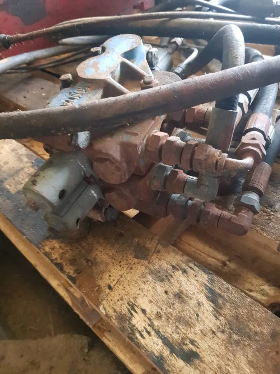 Loader brackets - Image 2