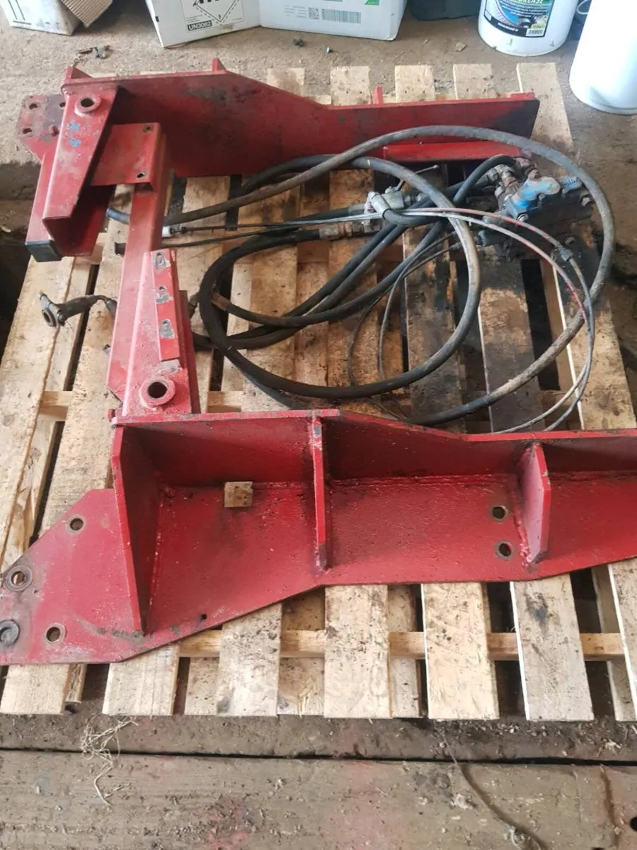 Loader brackets - Image 1