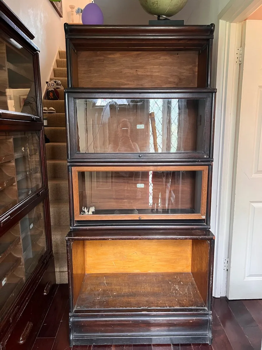 The Globe Wernicke bookcase - Image 1