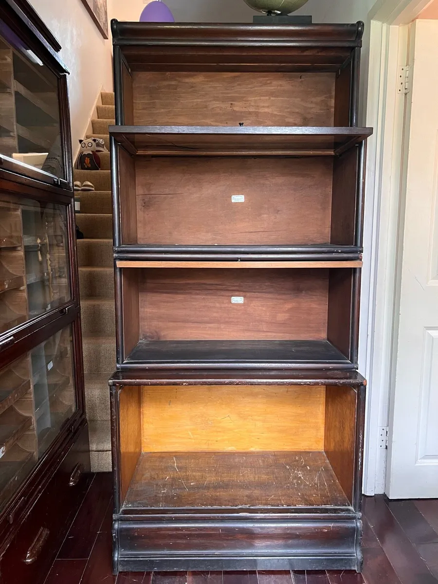 The Globe Wernicke bookcase - Image 2