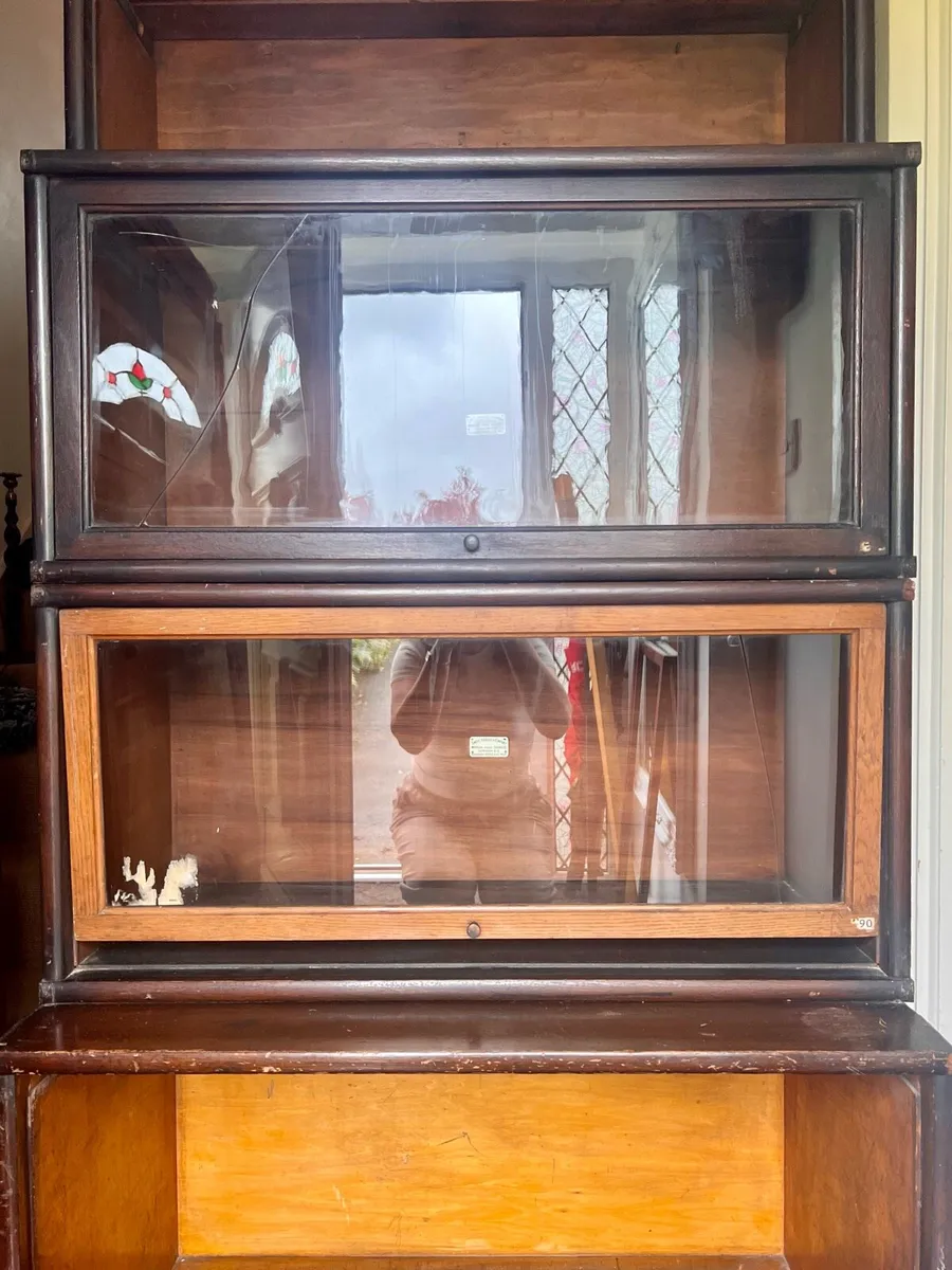 The Globe Wernicke bookcase - Image 4