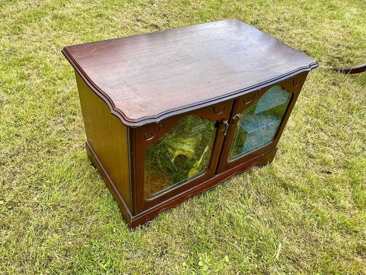 Mahogany glass fronted cabinet - Image 2