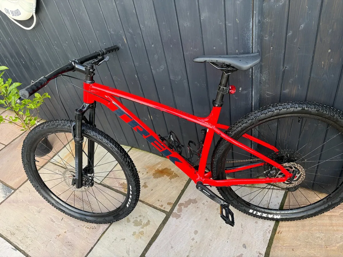 Trek Marlin 8 Mountain Bike - Image 2