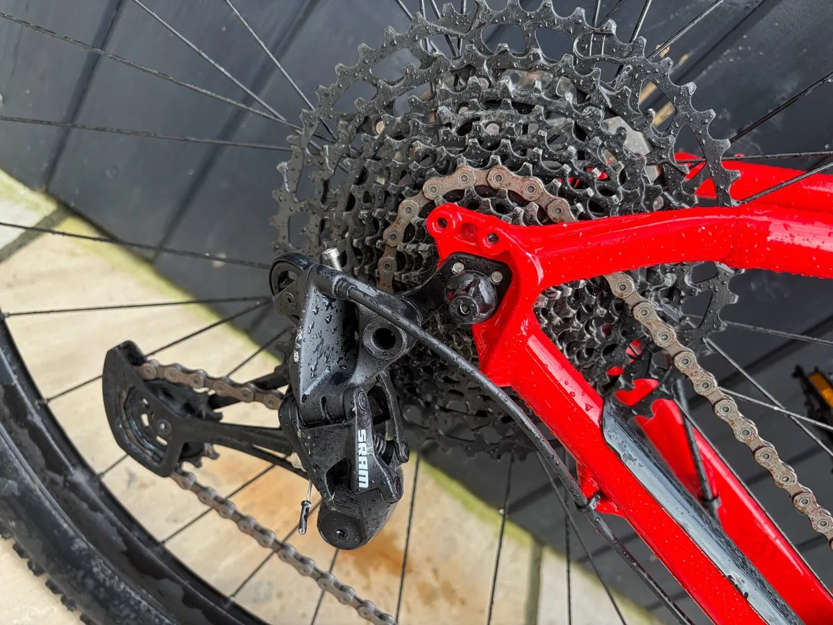 Trek Marlin 8 Mountain Bike - Image 4