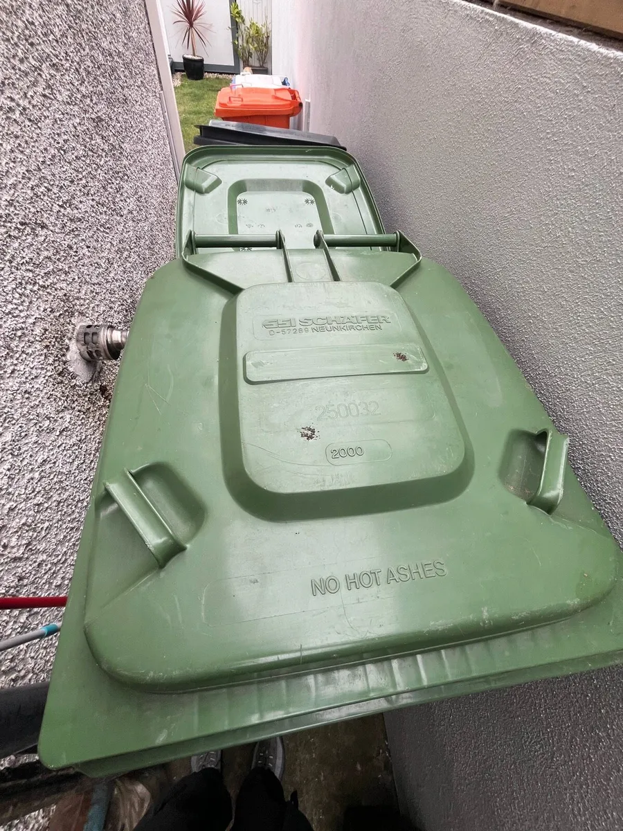 Wheelie bins like new - read description - Image 3