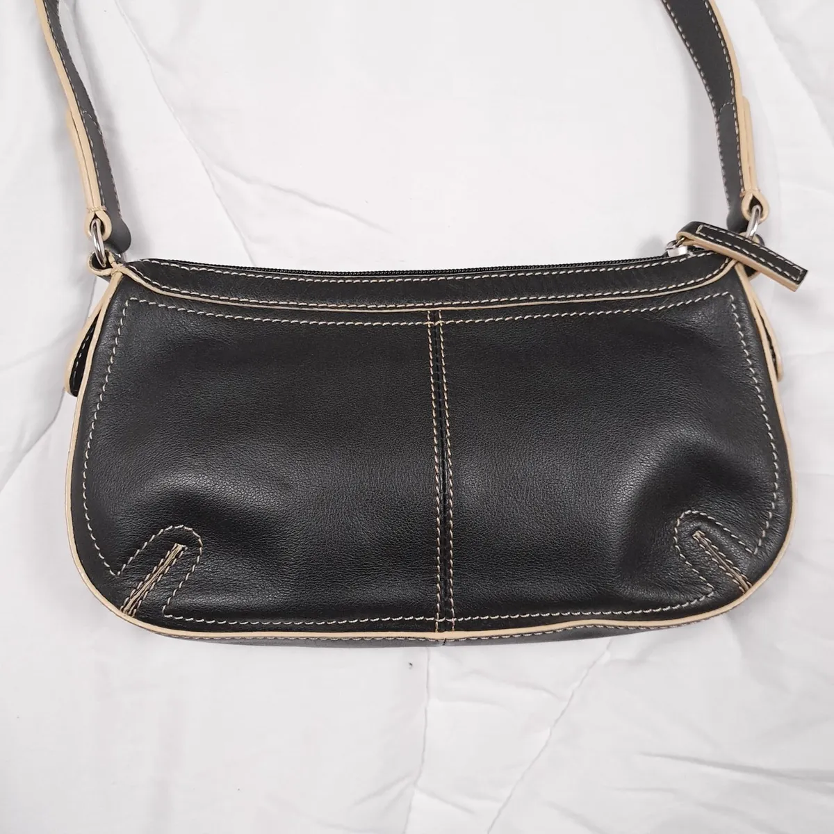 Tula Leather Black Shoulder Baguette Bag - Image 3