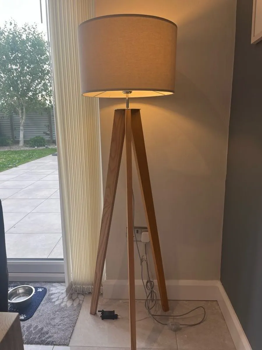 Tripod wooden Floor Lamp - Image 1