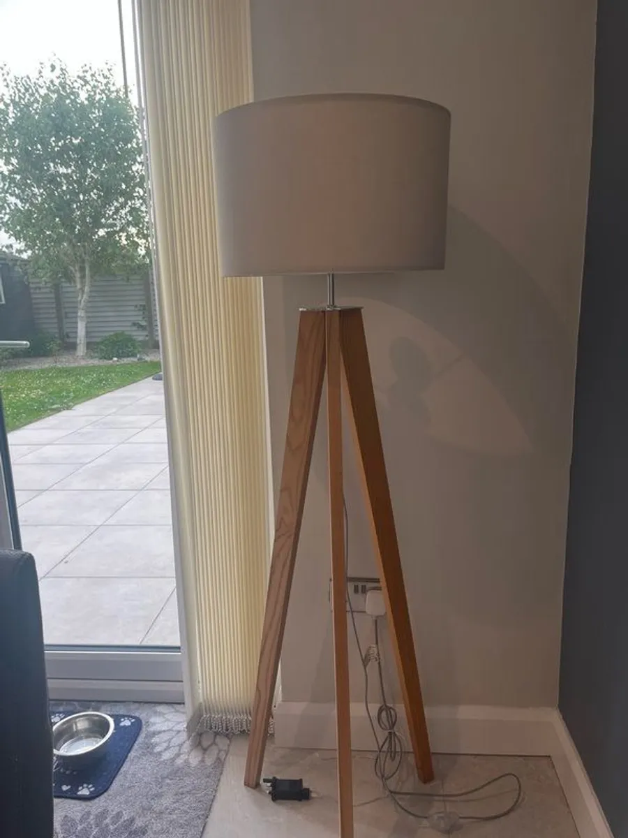 Tripod wooden Floor Lamp - Image 2