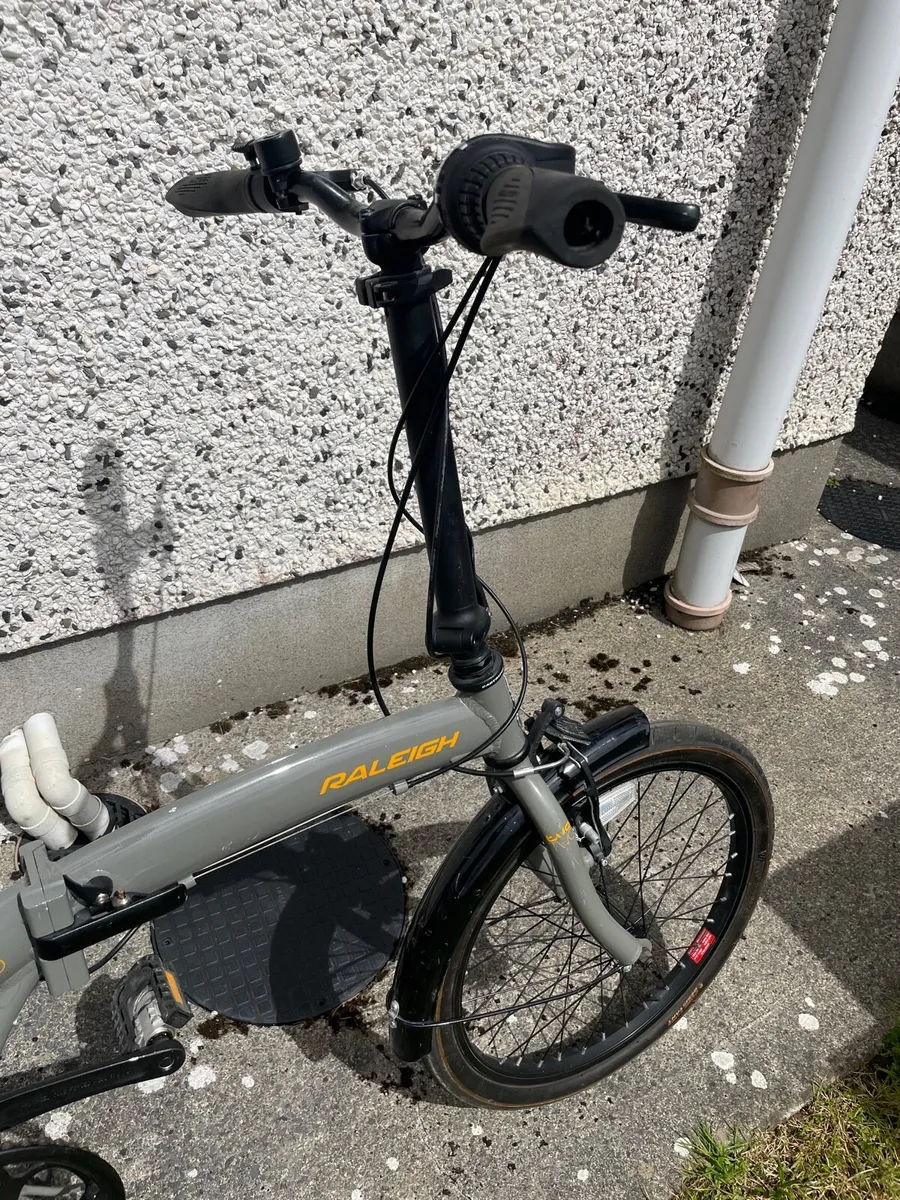 Raleigh Evo Two Folding Bike - Image 2