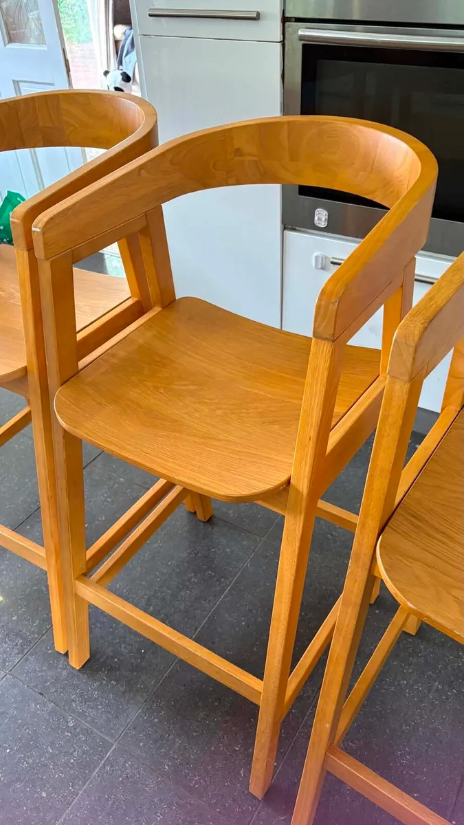 3 solid wood bar stools - Image 2