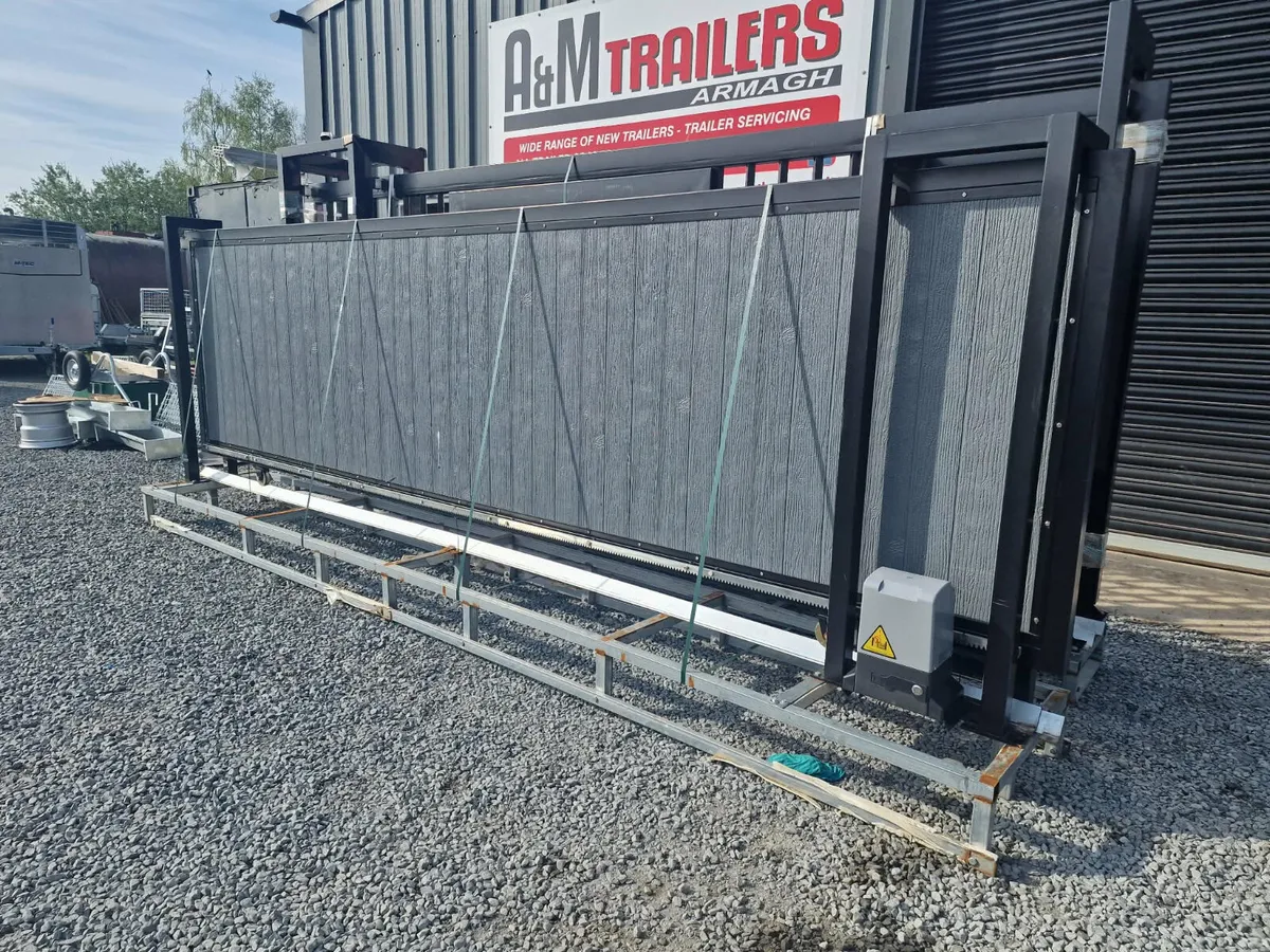Entrance gates - Image 1
