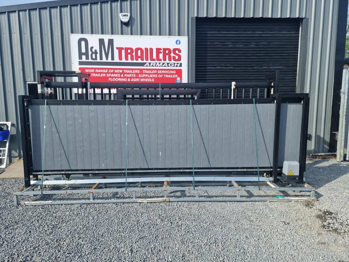 Entrance gates - Image 3
