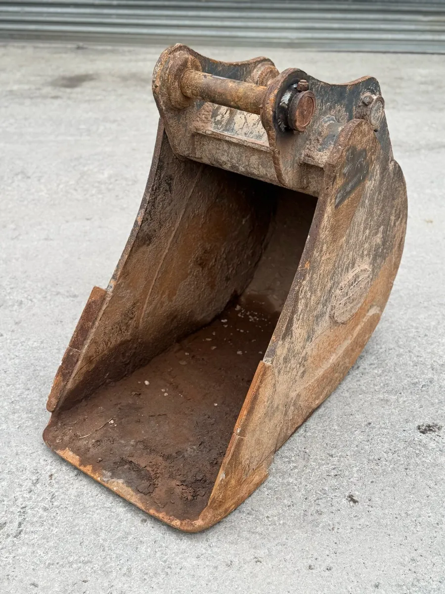 24” Strickland Gummy 65mm Bucket - Image 4