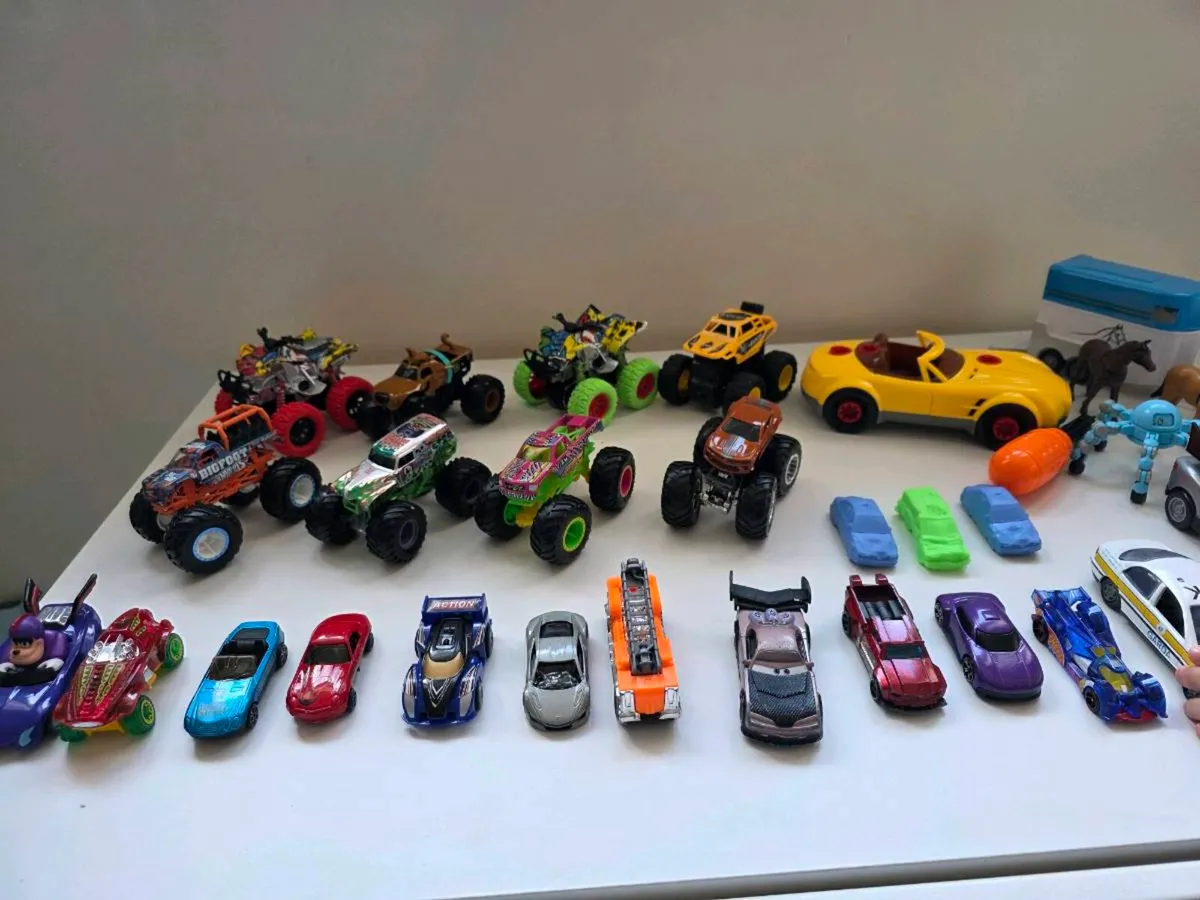 Monster truck and cars - Image 2