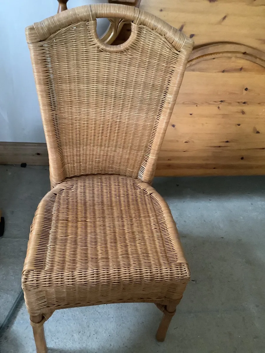 Wicker seats - Image 1