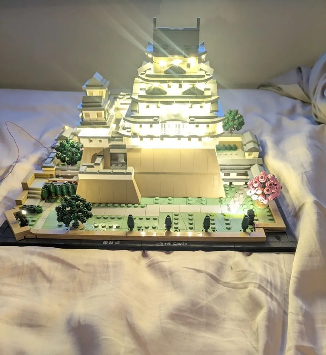 Lego Himeji Castle (21060) and advanced lighting kit - Image 1