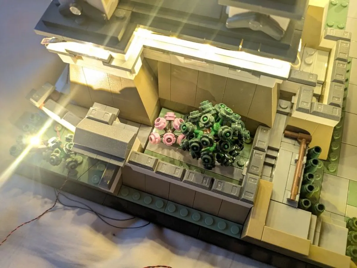 Lego Himeji Castle (21060) and advanced lighting kit - Image 2