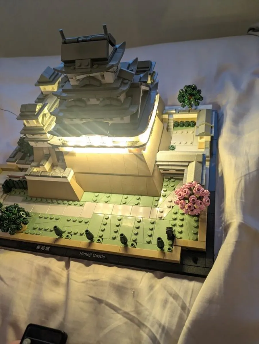 Lego Himeji Castle (21060) and advanced lighting kit - Image 4
