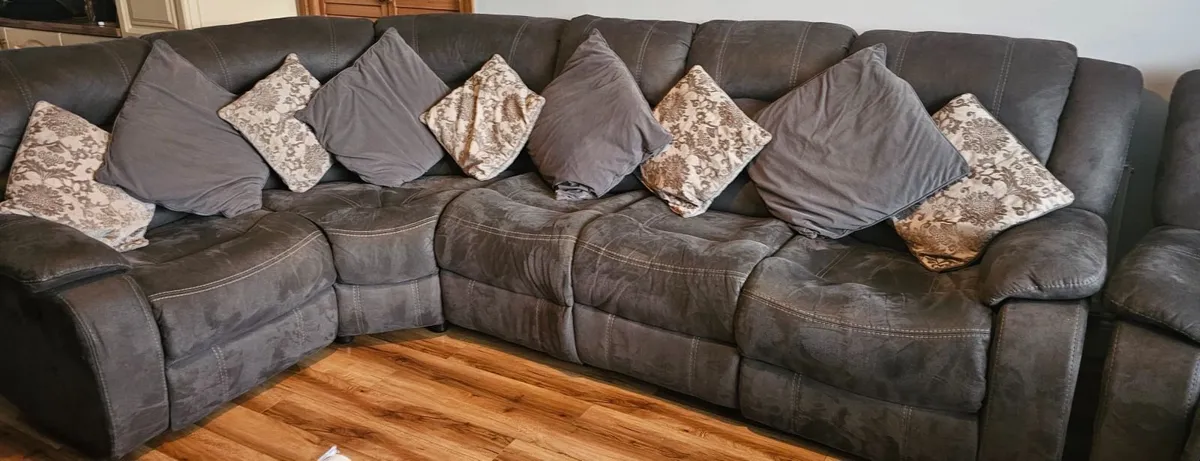 Living/sitting room corner couch & furniture - Image 1