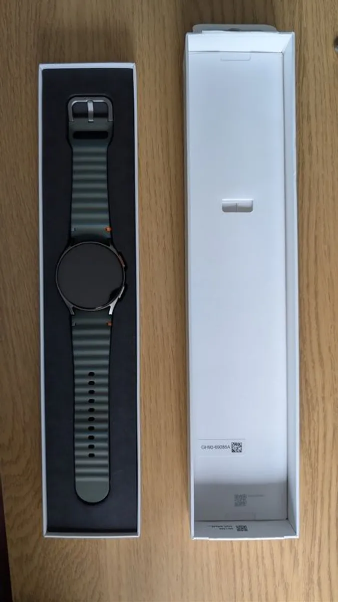 Samsung Galaxy 7 Smart Watch (40 mm) - Image 1