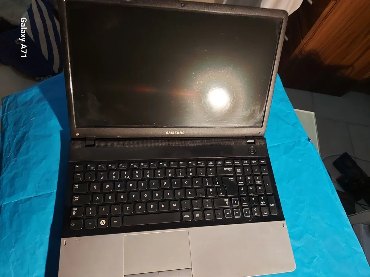 Samsung Laptop, Model NP300E5A, Intel Core i5-243 - Image 1