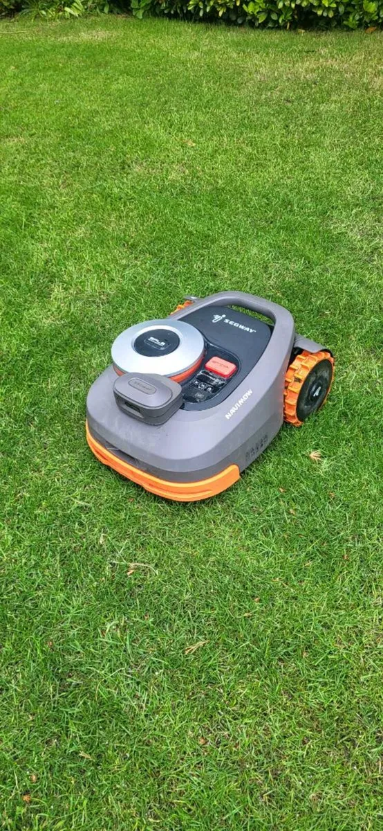 Robotic Lawn Mower Segway Navimow H3000 - Image 1
