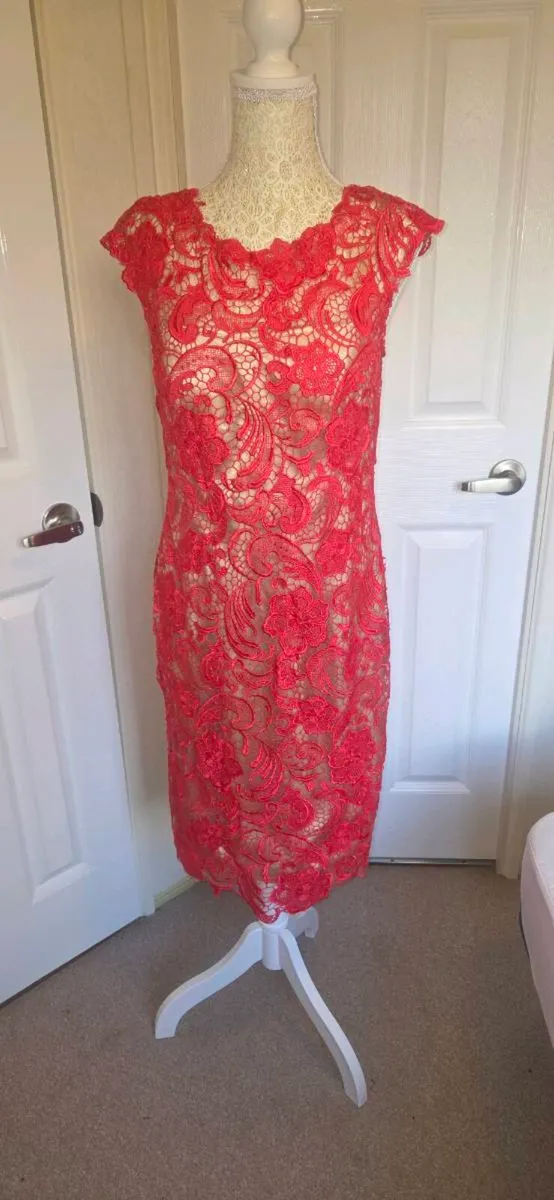 Libra Coral Lace Bodycon Midi Dress Size 12 Weddin - Image 1