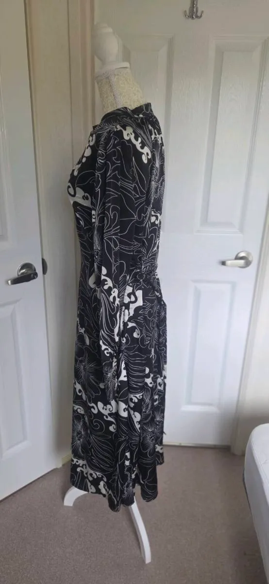 Rant & Rave Monochrome Floral Midi Dress Size 14 B - Image 2
