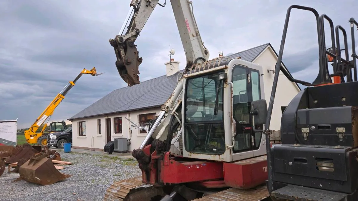 Takeuchi TB180 - Image 3