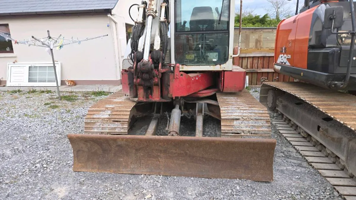 Takeuchi TB180 - Image 4