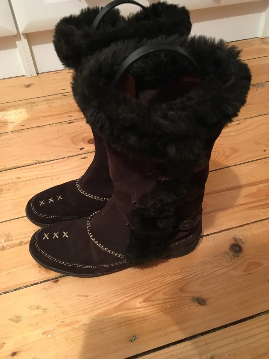 Ladies K Suede Boots, Size 7 - Image 3