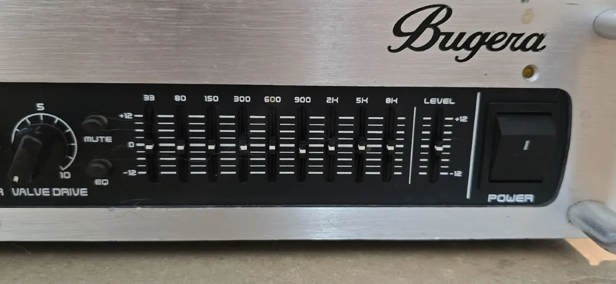 Bugera BVP5500 Classic Bass Amplifier Head (550 Wa - Image 2