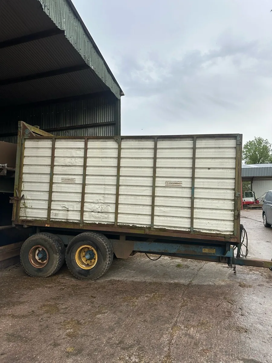 Silage trailer.   16x8 - Image 2