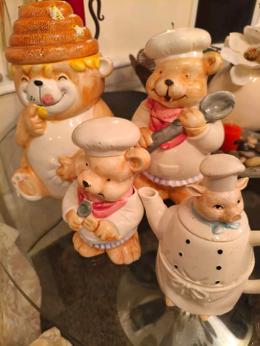 Beautiful set storage bear pots 20 for lot - Image 1