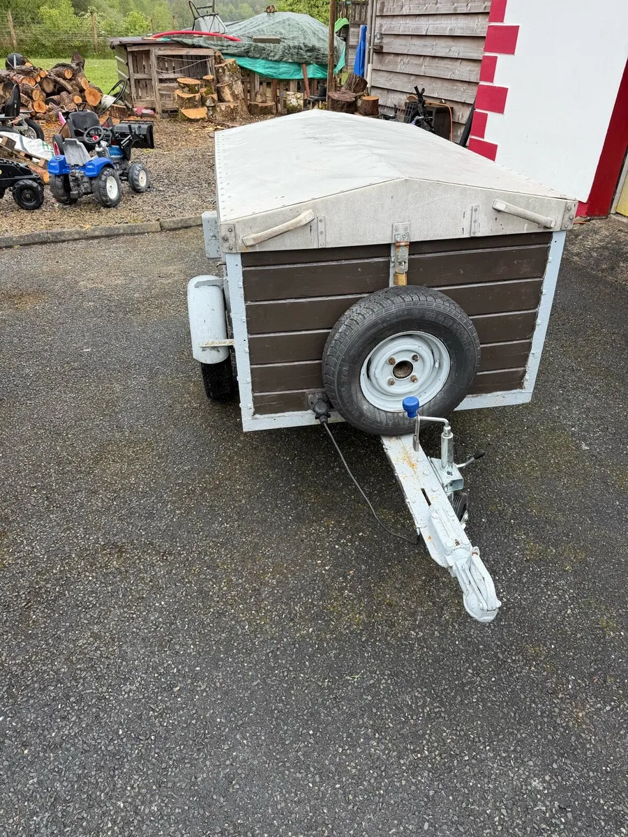 Camping trailer - Image 1