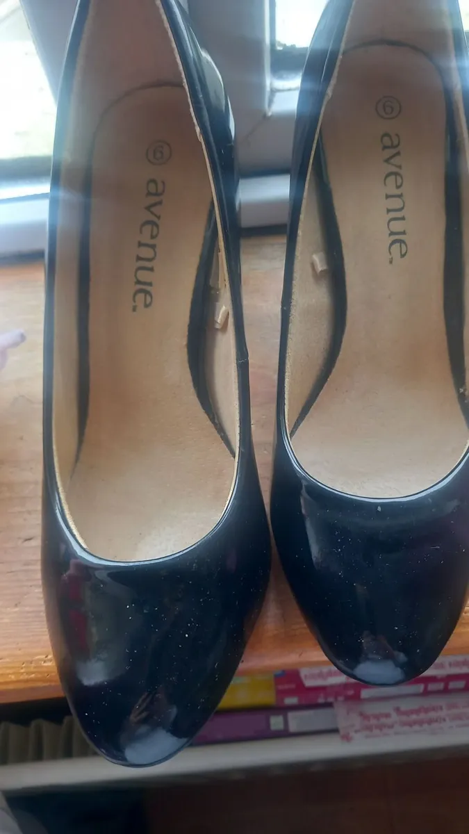 Ladies heels - Image 1