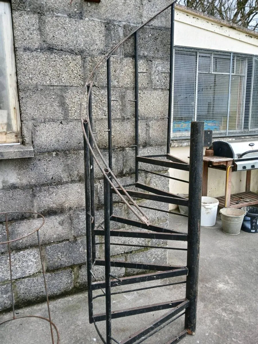 Spirel staircase - Image 1