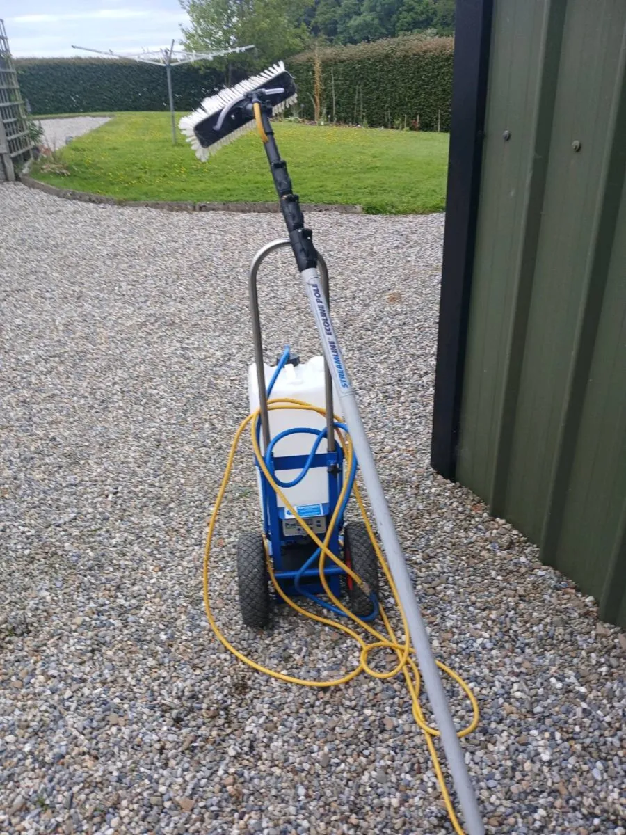Trolley system for window cleaning - Image 1